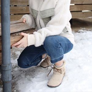 Women's Ugg Cove Boots 8